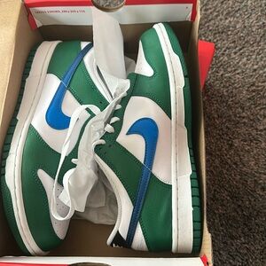 Nike Low Dunks Youth size 7